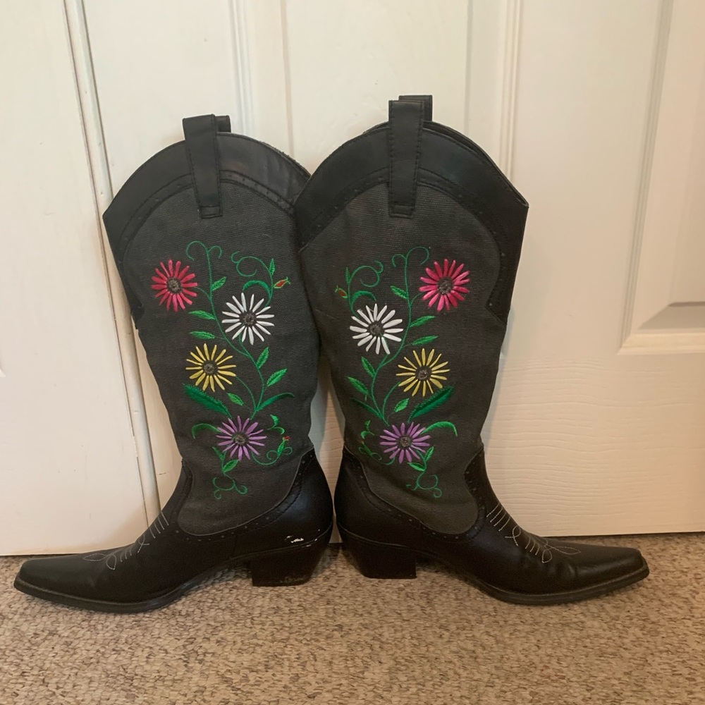 Two Lips Black Heeled Boots with Floral Embroidery